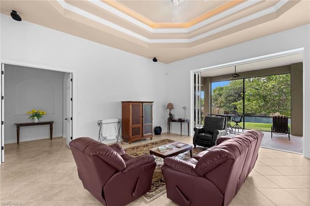 61 Constitution DR, Naples, FL 34112