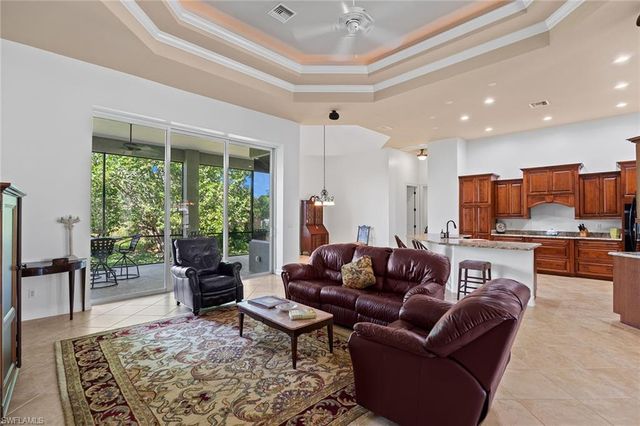 61 Constitution DR, Naples, FL 34112