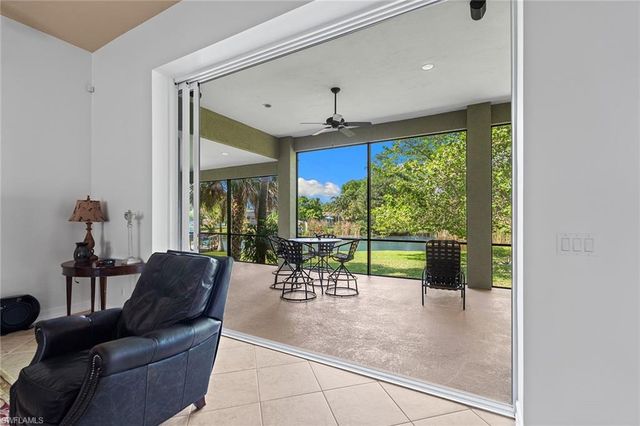 61 Constitution DR, Naples, FL 34112