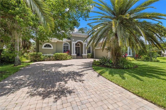 61 Constitution DR, Naples, FL 34112