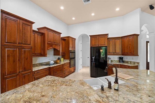 61 Constitution DR, Naples, FL 34112