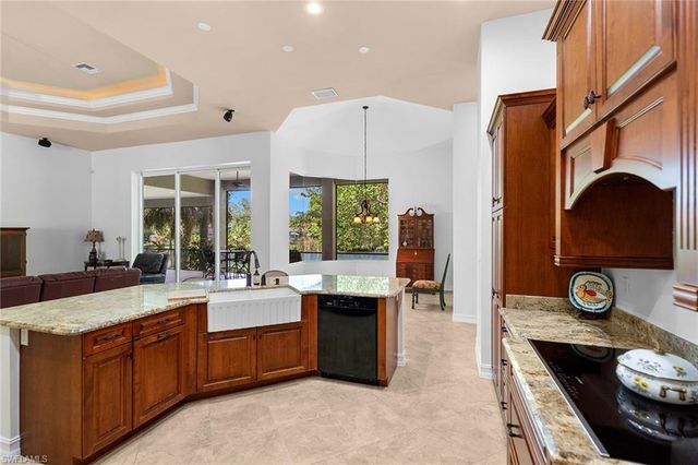 61 Constitution DR, Naples, FL 34112