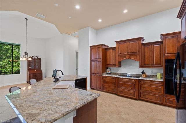 61 Constitution DR, Naples, FL 34112