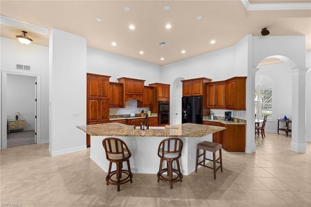 61 Constitution DR, Naples, FL 34112