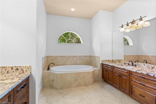 61 Constitution DR, Naples, FL 34112