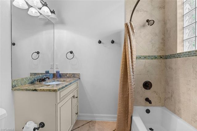 61 Constitution DR, Naples, FL 34112