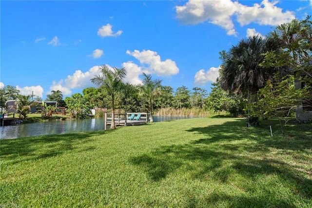 61 Constitution DR, Naples, FL 34112