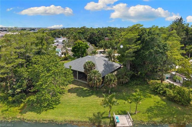 61 Constitution DR, Naples, FL 34112