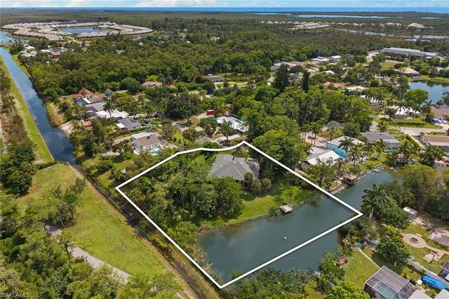 61 Constitution DR, Naples, FL 34112