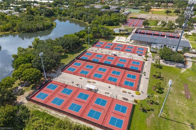 61 Constitution DR, Naples, FL 34112