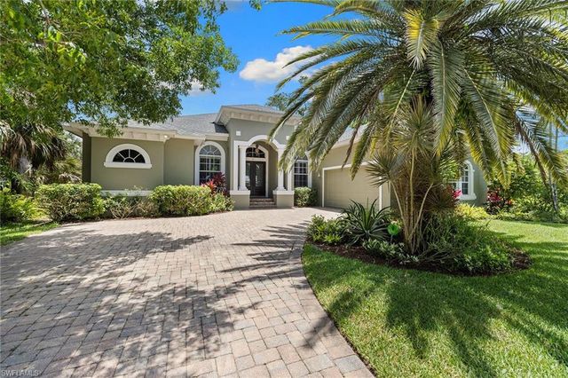61 Constitution DR, Naples, FL 34112