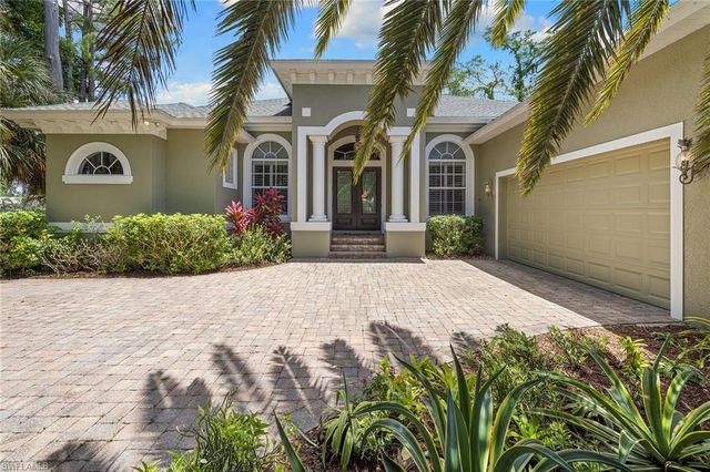61 Constitution DR, Naples, FL 34112