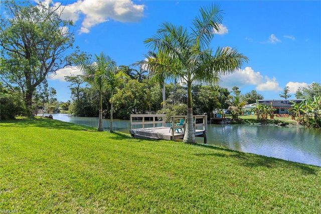 61 Constitution DR, Naples, FL 34112