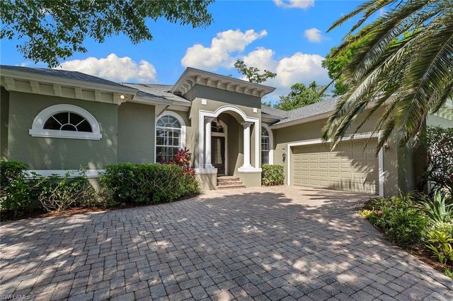 61 Constitution DR, Naples, FL 34112