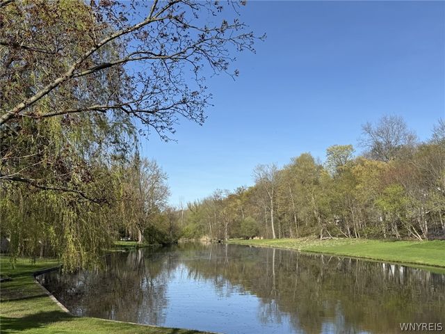 9325 Hunting Valley Road North, Clarence, NY 14031
