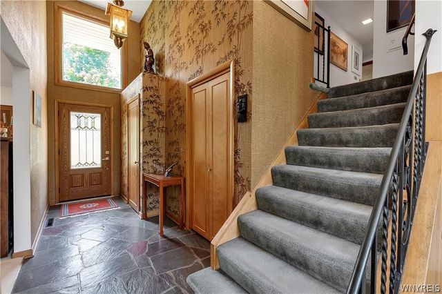 9325 Hunting Valley Road North, Clarence, NY 14031