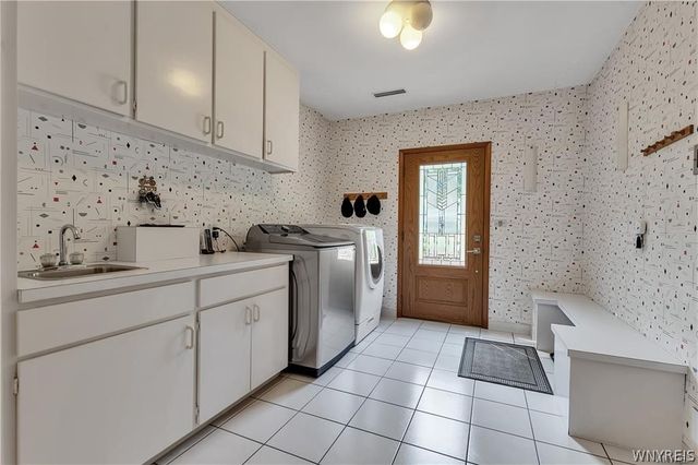 9325 Hunting Valley Road North, Clarence, NY 14031