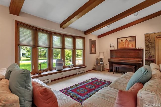 9325 Hunting Valley Road North, Clarence, NY 14031