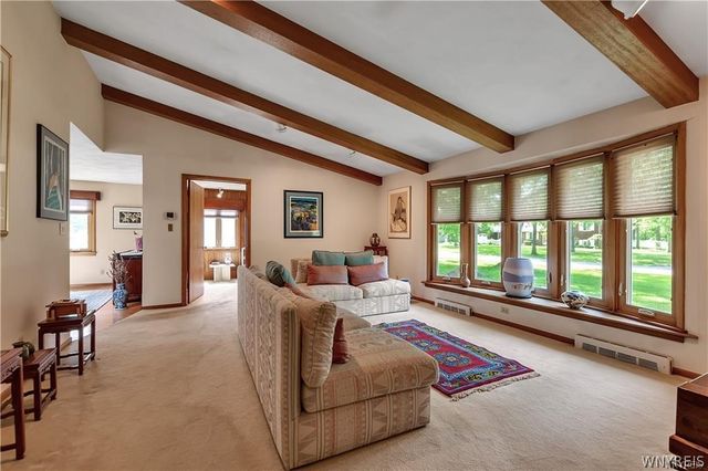 9325 Hunting Valley Road North, Clarence, NY 14031