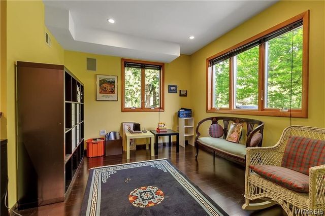 9325 Hunting Valley Road North, Clarence, NY 14031