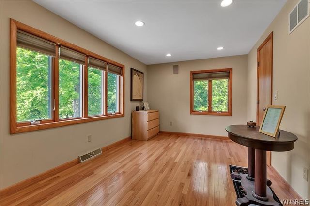 9325 Hunting Valley Road North, Clarence, NY 14031