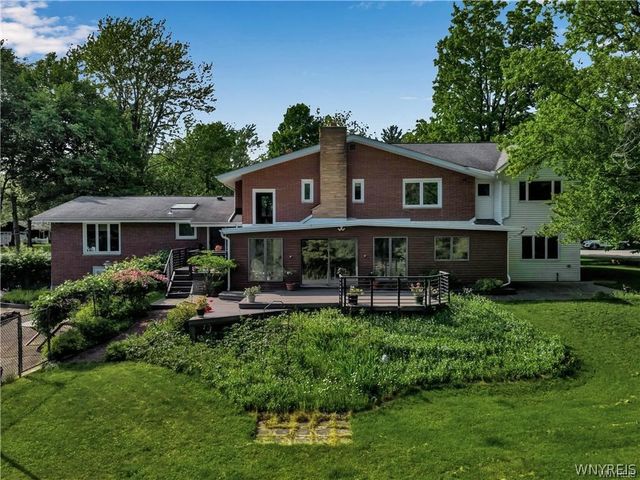 9325 Hunting Valley Road North, Clarence, NY 14031