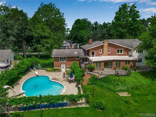 9325 Hunting Valley Road North, Clarence, NY 14031