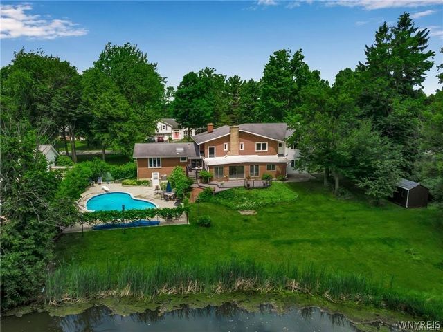 9325 Hunting Valley Road North, Clarence, NY 14031