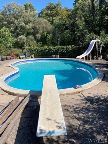 9325 Hunting Valley Road North, Clarence, NY 14031