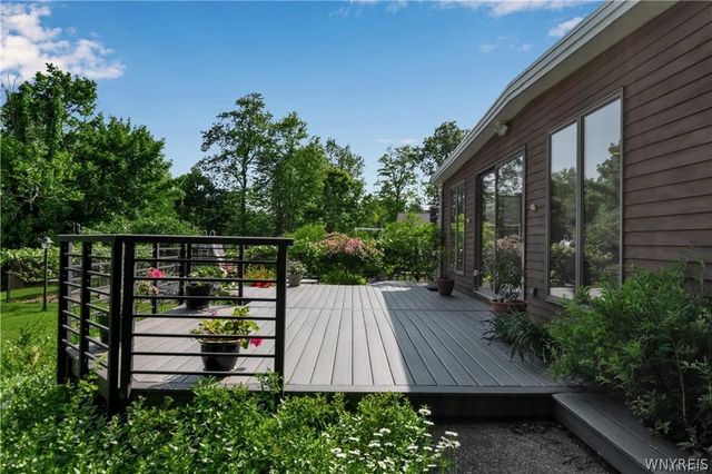 9325 Hunting Valley Road North, Clarence, NY 14031
