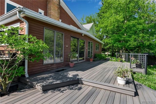 9325 Hunting Valley Road North, Clarence, NY 14031