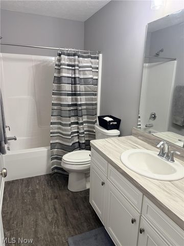 996 Ashley Taylor Court, Wadsworth, OH 44281