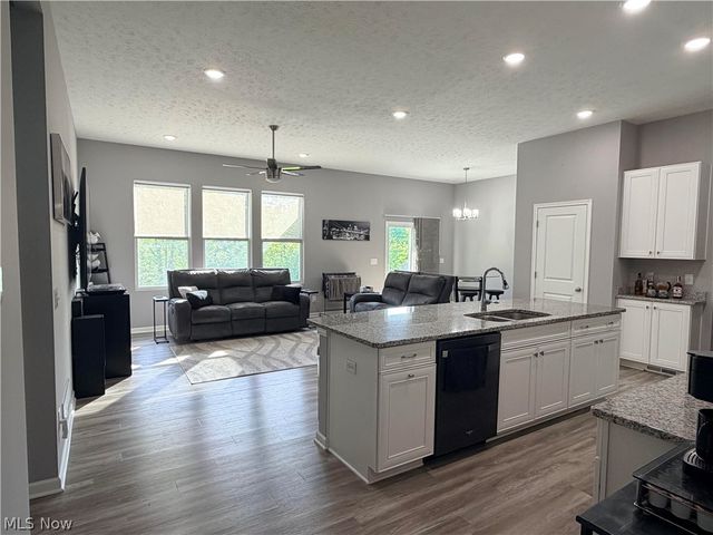 996 Ashley Taylor Court, Wadsworth, OH 44281