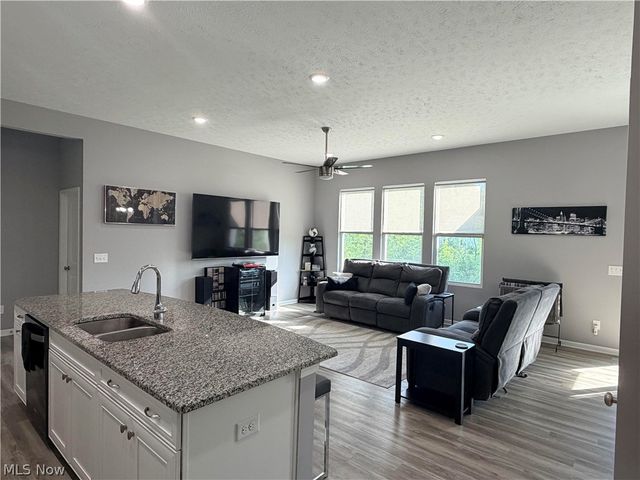 996 Ashley Taylor Court, Wadsworth, OH 44281