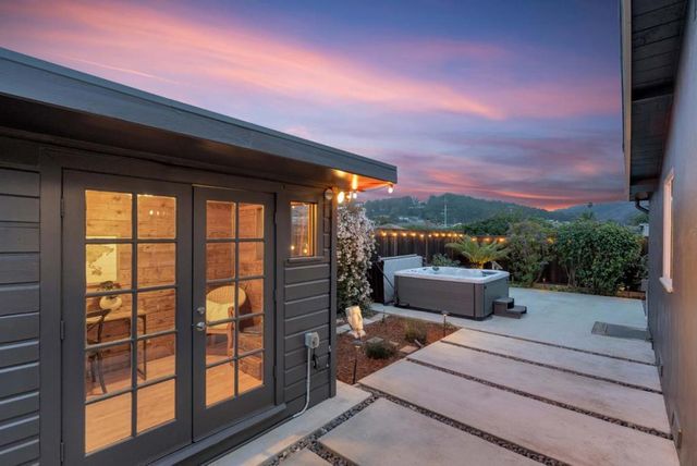 695 Linda Mar Boulevard, Pacifica, CA 94044