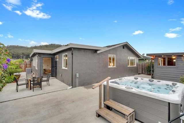 695 Linda Mar Boulevard, Pacifica, CA 94044