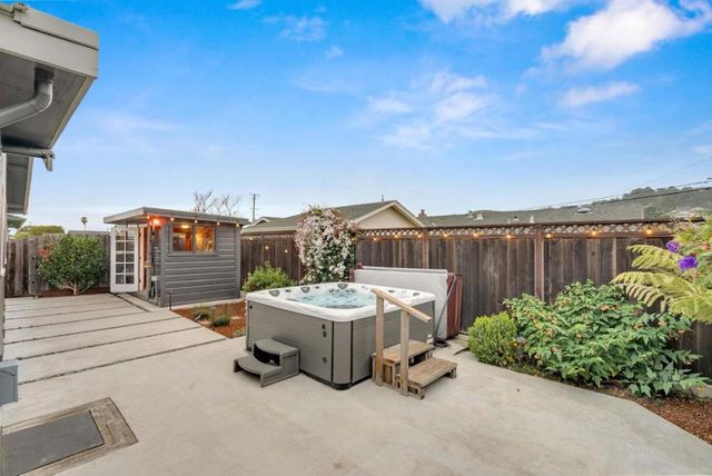 695 Linda Mar Boulevard, Pacifica, CA 94044