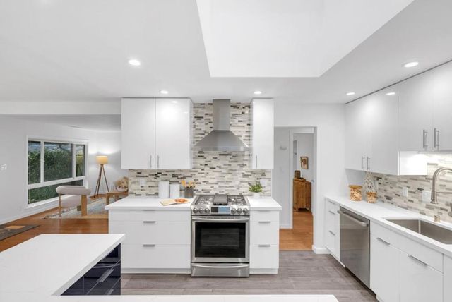 695 Linda Mar Boulevard, Pacifica, CA 94044