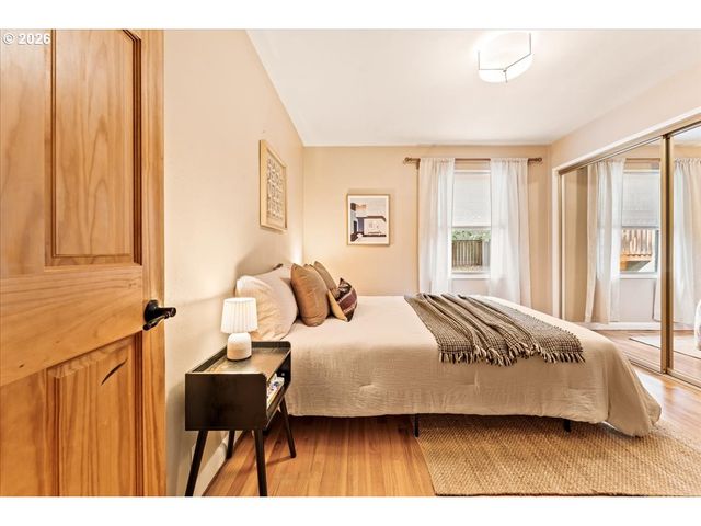 9810 Sw 55TH Ave, Portland, OR 97219