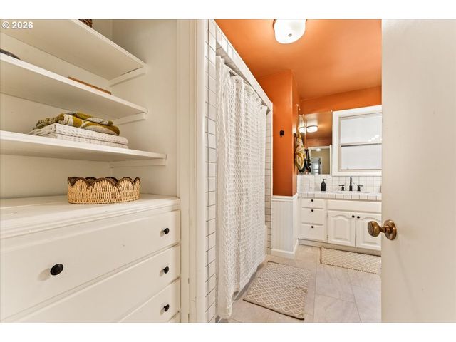 9810 Sw 55TH Ave, Portland, OR 97219