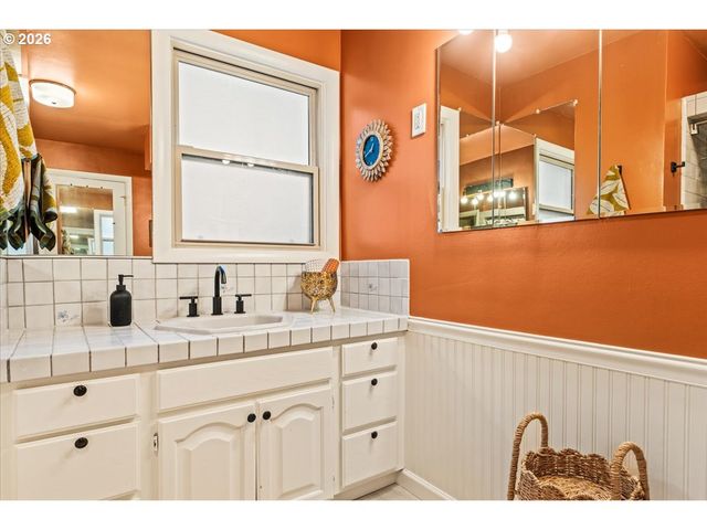 9810 Sw 55TH Ave, Portland, OR 97219