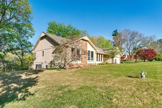 2834 S College Drive, Fayetteville, AR 72701