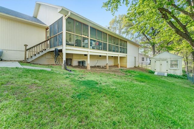 2834 S College Drive, Fayetteville, AR 72701