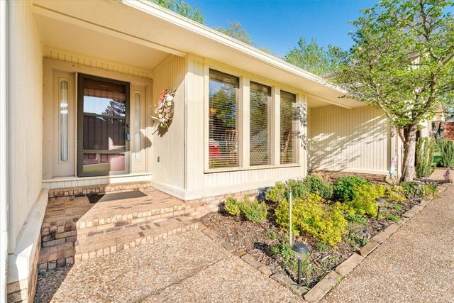2834 S College Drive, Fayetteville, AR 72701
