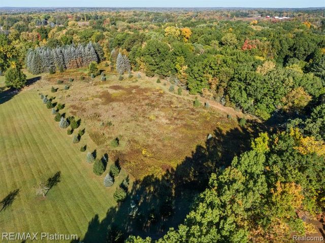 Parc B Tipsico Lake Road, Hartland, MI 48353