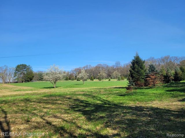 Parc B Tipsico Lake Road, Hartland, MI 48353