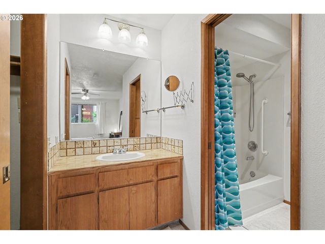 2516 Se BAYPOINT Dr L32, Vancouver, WA 98683