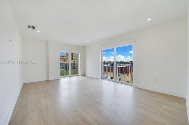 120 Salamanca Ave PH, Coral Gables, FL 33134