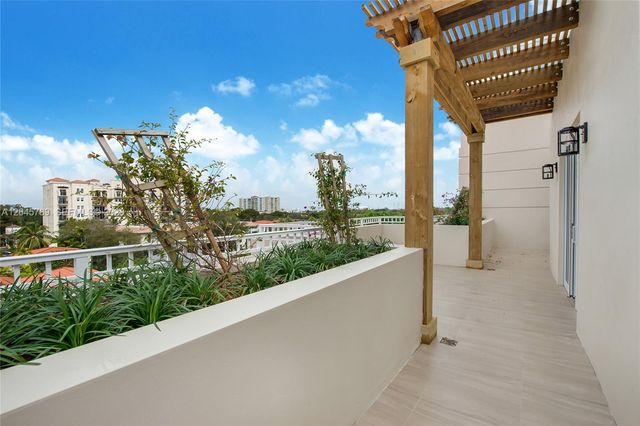 120 Salamanca Ave PH, Coral Gables, FL 33134
