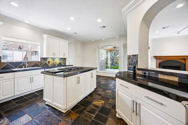 14022 Barnhart Boulevard, Houston, TX 77077